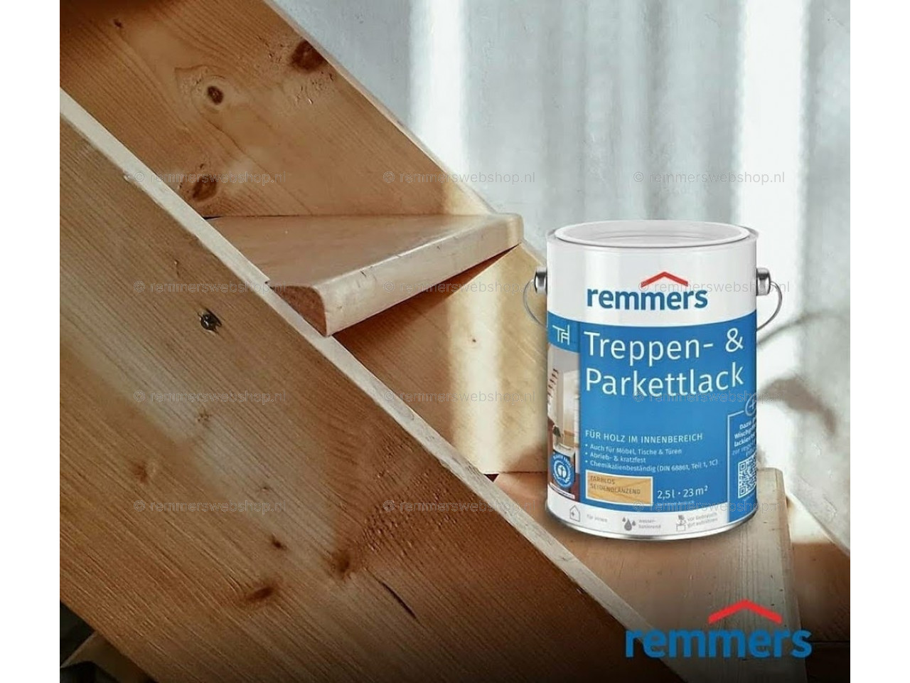 Close-up van houten trap met een krasbestendige en duurzame Trappen- en Parketlak afwerking