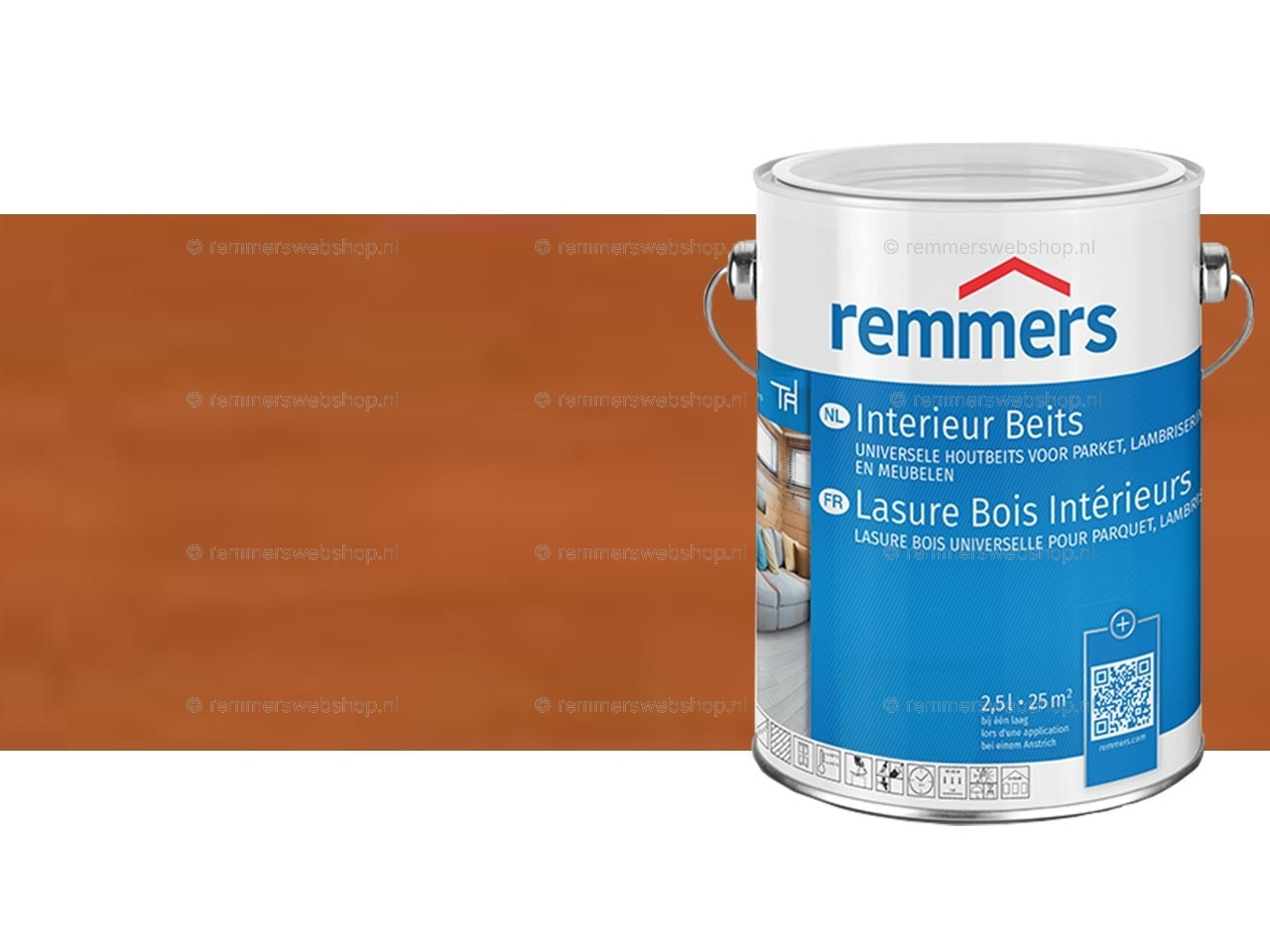 Sample van Remmers Kersen Beits naast de 2,5 liter verpakking voor het behandelen van hout binnenshuis.