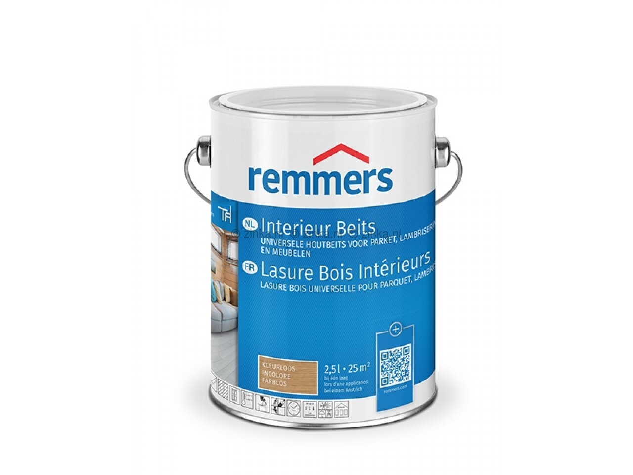 Kwast die Remmers Interieur-Beits aanbrengt op een houten oppervlak voor een duurzame en waterbestendige afwerking.