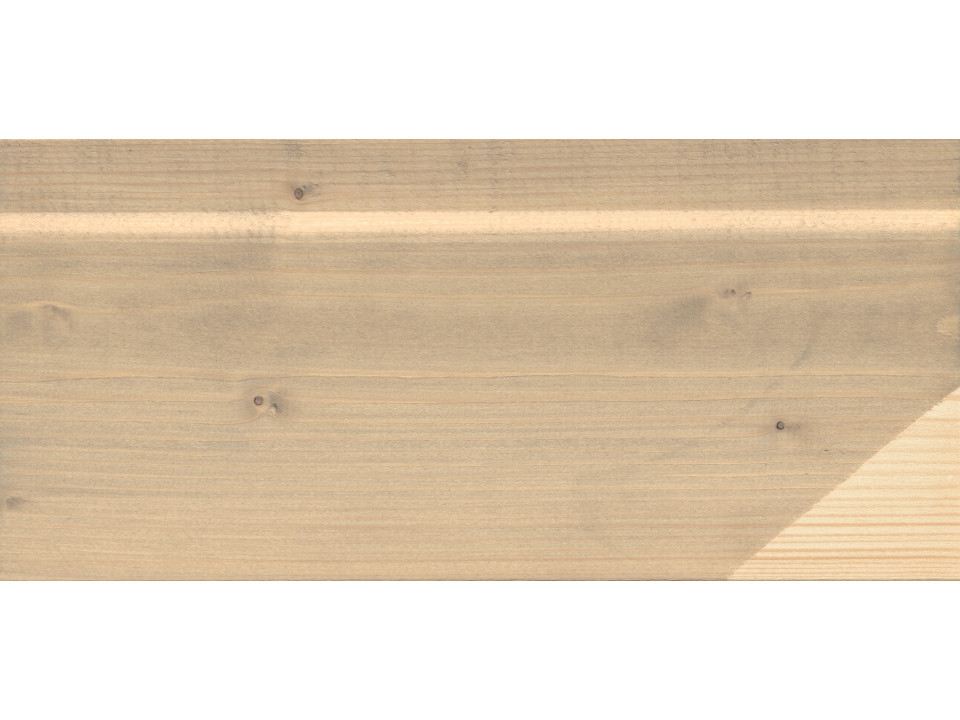 Houten plankje behandeld met Induline LW-717 Grey-Protect in nevelgrijs