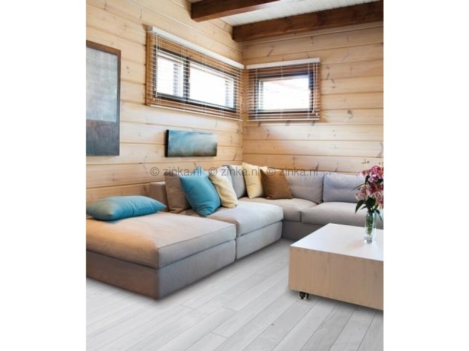 Interieur dat behandeld is met Remmers Interieur-Beits in Antiekgrijs voor een tijdloze en elegante look.