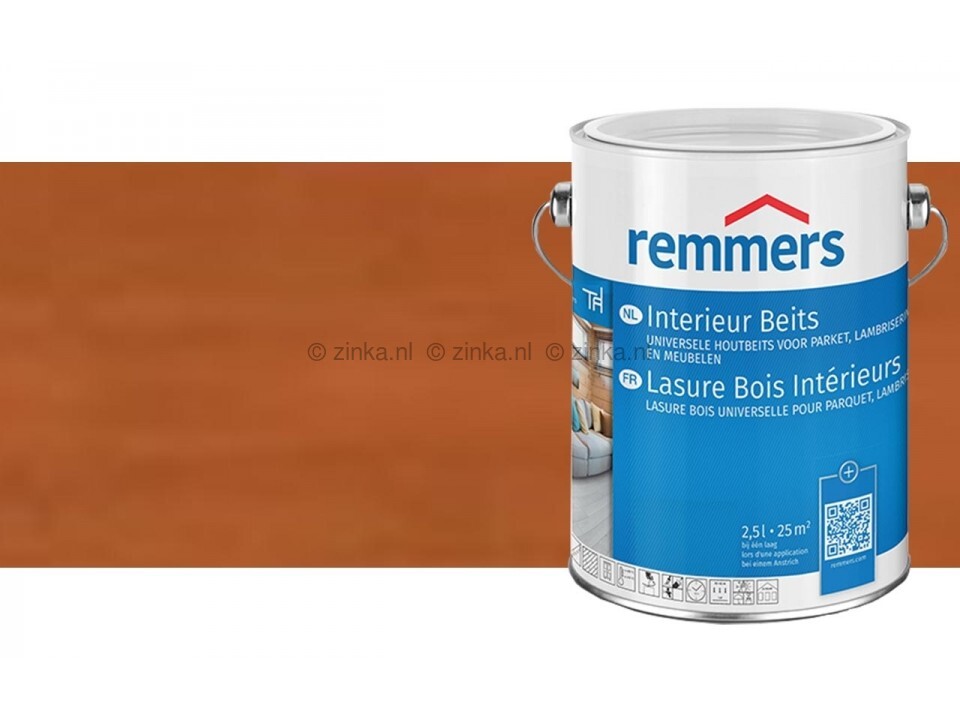 Sample van Remmers Kersen Beits naast de 2,5 liter verpakking voor het behandelen van hout binnenshuis.