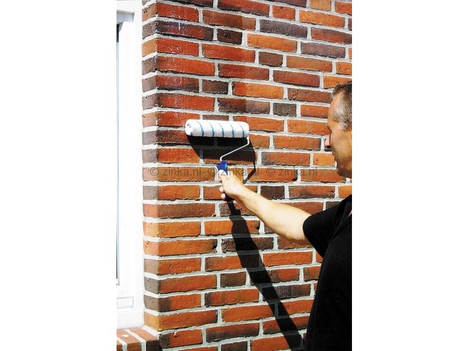 Aanbrengen van Façade Cream 25 op gevel met roller – eenvoudig en nevelvrij werken