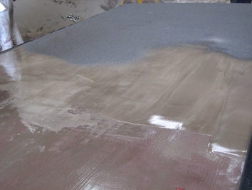 De epoxy vloercoating onderlaag uit de complete garagevloer set