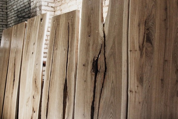 De natuurlijke uitstraling van het hout wordt behouden met Remmers Werkbladolie (ECO) natuureffect